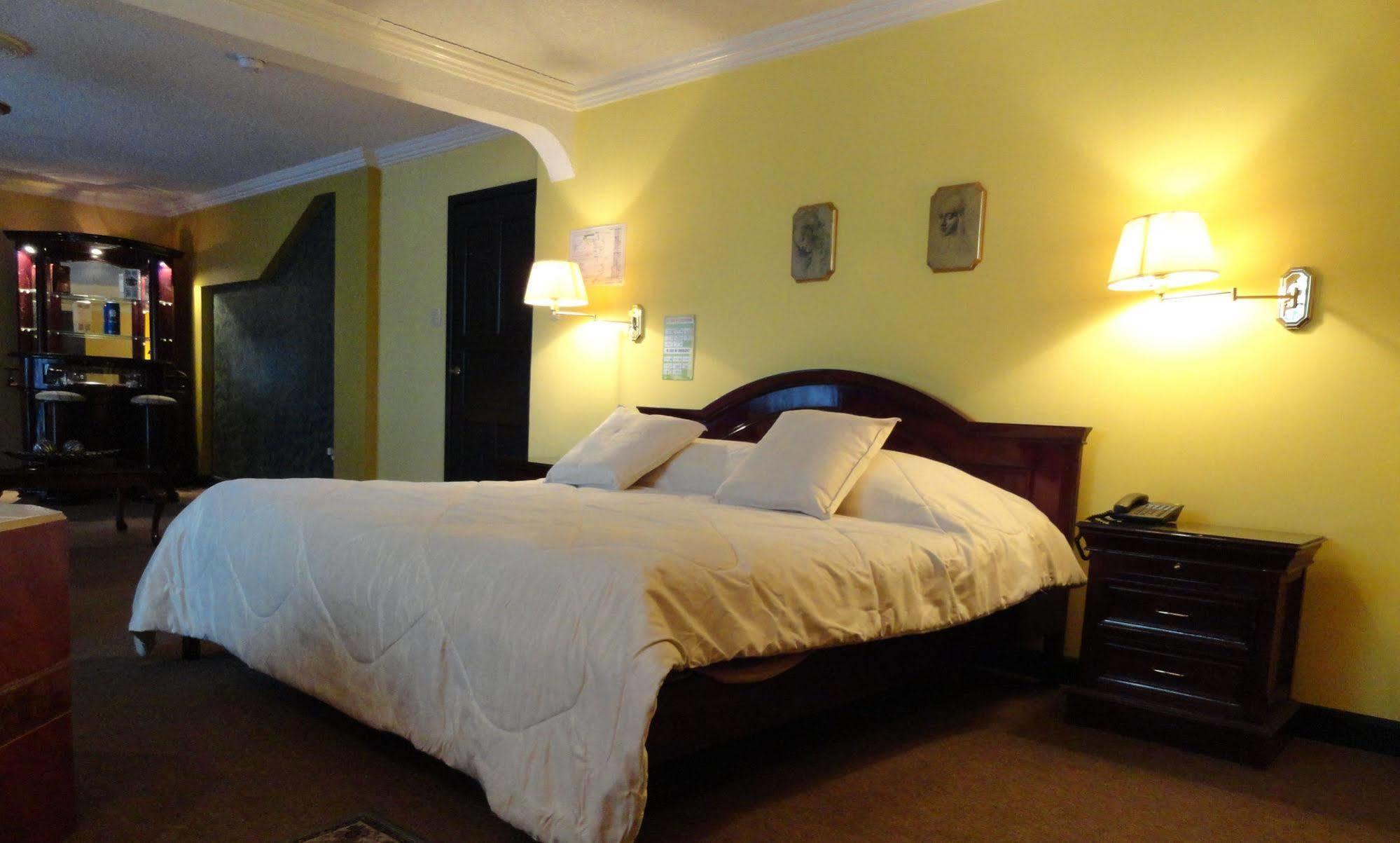 Hotel Suites Gonzalez Suarez キト エクステリア 写真