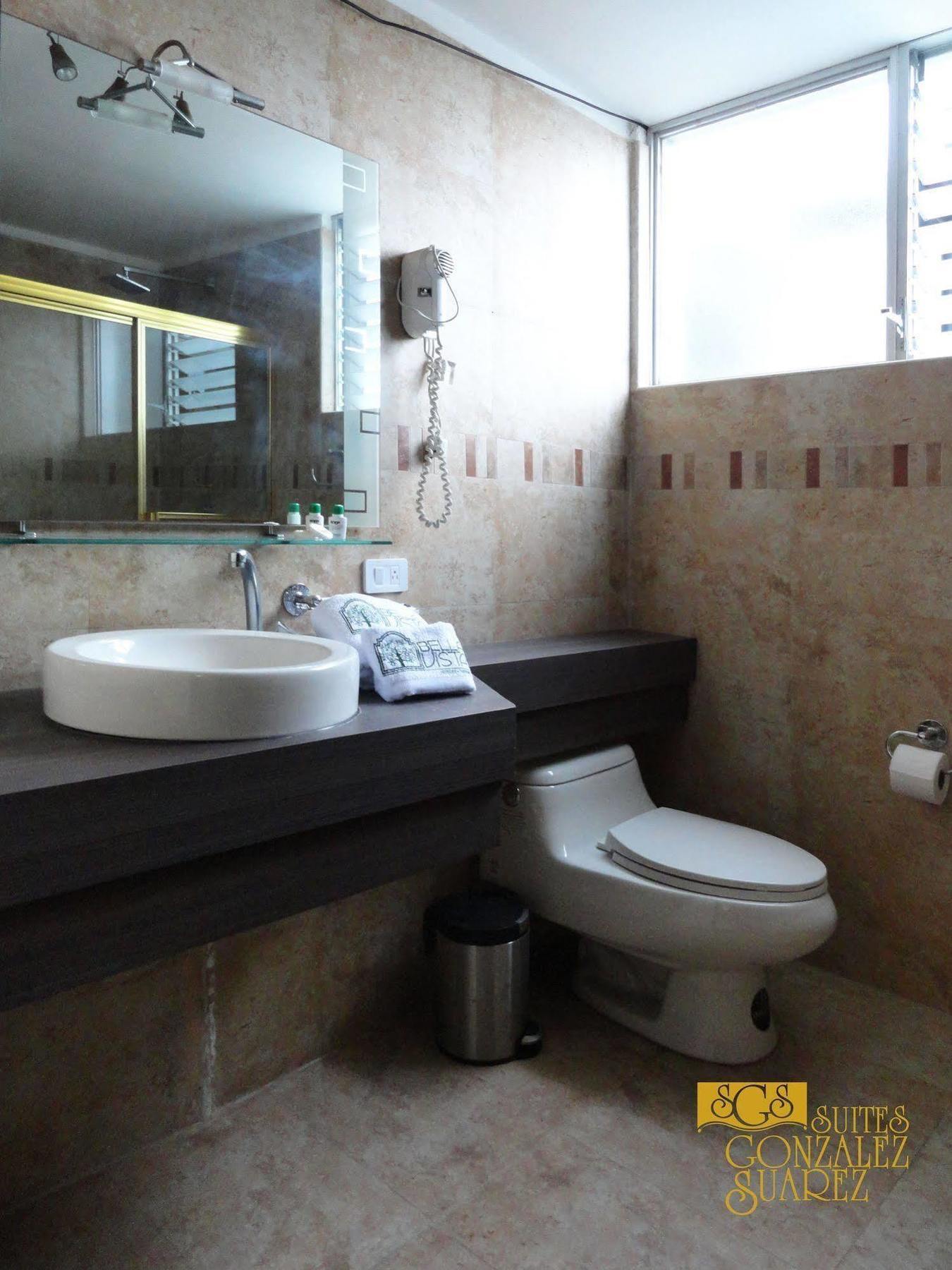 Hotel Suites Gonzalez Suarez キト エクステリア 写真