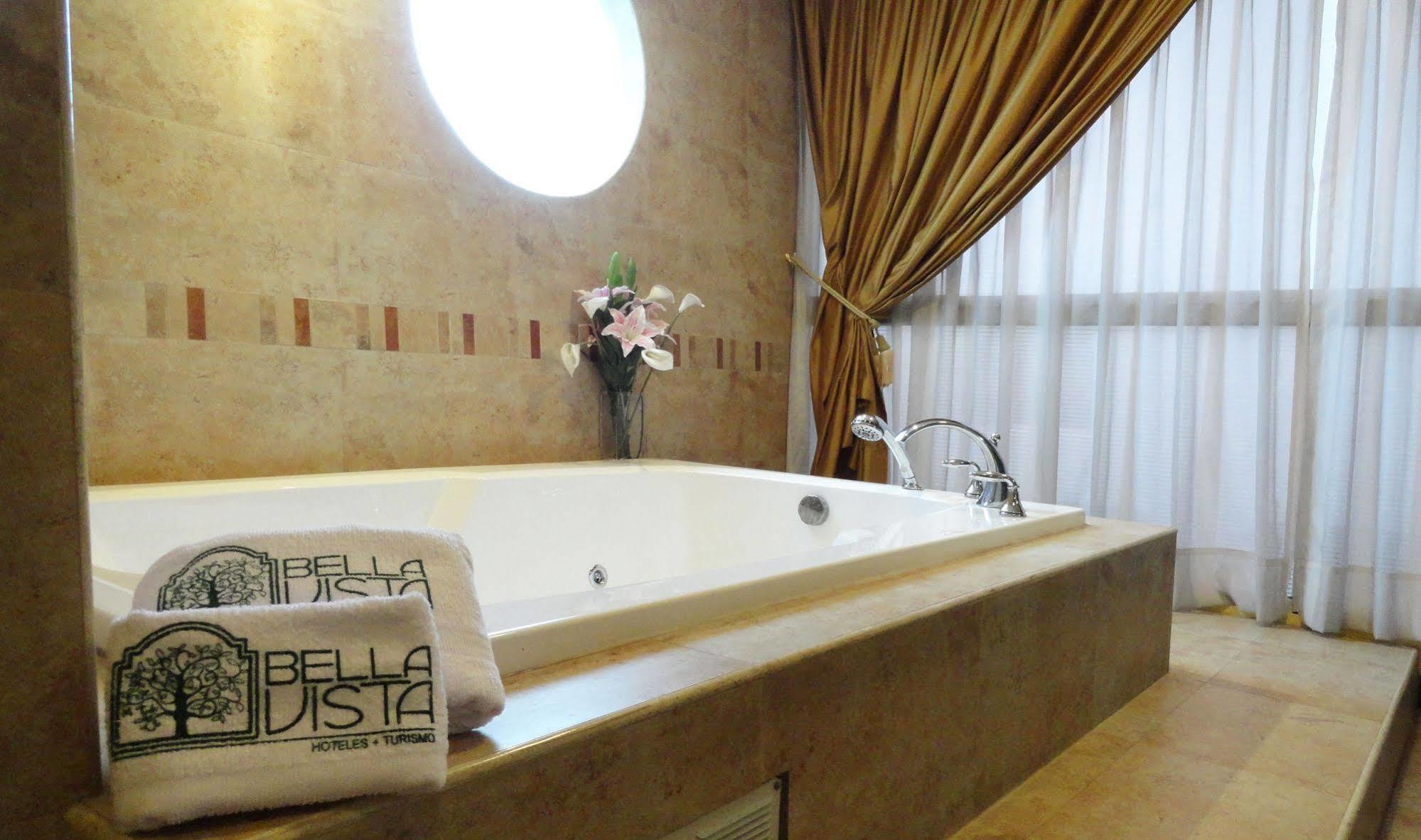 Hotel Suites Gonzalez Suarez キト エクステリア 写真