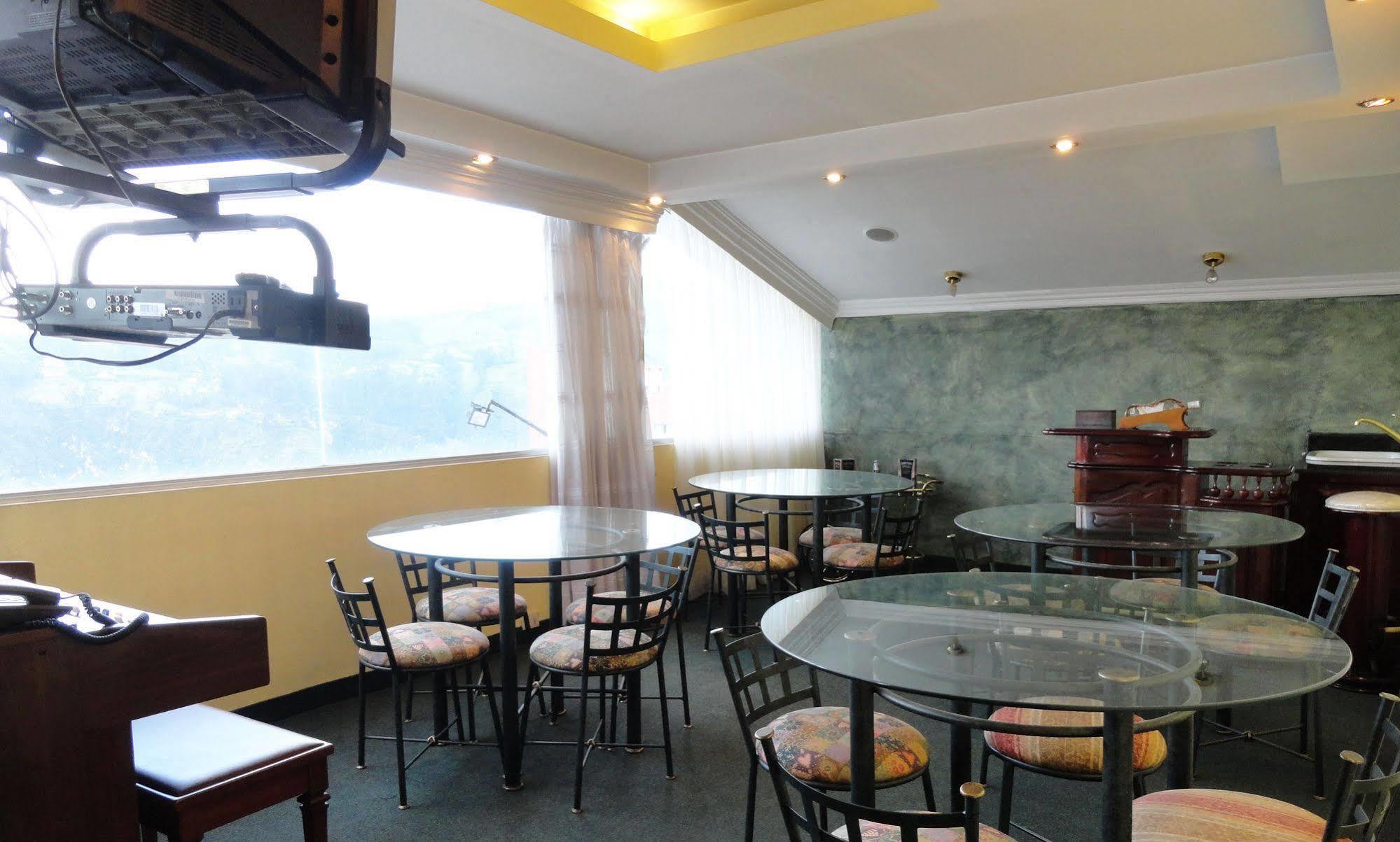 Hotel Suites Gonzalez Suarez キト エクステリア 写真